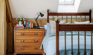 Ngắm 10 phòng ngủ phong cách đồng quê dịu dàng cho mùa Hè thêm tươi mát