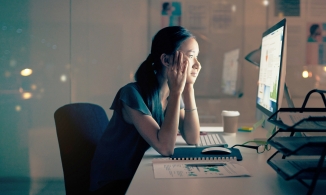 Những thói quen không tốt khiến chị em phải đến gặp bác sĩ nhãn khoa