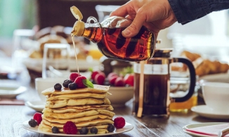 Siro cây phong, 'mật ngọt của trời' và là đặc sản độc đáo của Canada