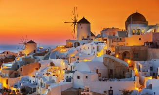 Hoàng hôn ở Santorini: Cảnh hoàng hôn lãng mạn xua tan mọi muộn phiền