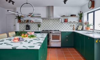 Ngắm phòng bếp tuyệt đẹp với gam màu xanh ngọc lục bảo với nội thất tinh tế