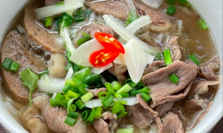 Ở nhà, Châu Bùi làm bún chả, Tóc Tiên nấu phở đãi Đồng Ánh Quỳnh 'cô đơn'