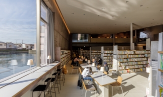 Matsubara: Thư viện độc đáo giữa ao nước tại Osaka, Nhật Bản