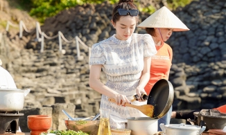 Trấn Thành làm hamburger chuyên nghiệp như tiệm, Kaity Nguyễn nấu đồ Hàn