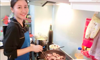 Quả là 'bà trùm món nước' của Vbiz, Văn Mai Hương nấu luôn mì vằn thắn