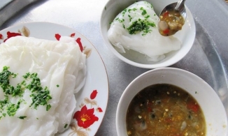 Đến Phú Yên, nếm đặc sản bánh ướt nóng chấm mắm đục dân dã mà khó quên