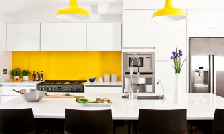 Vàng trẻ trung - đen bí ẩn: Cặp đôi 'quyền lực' trong bảng màu thiết kế nội thất