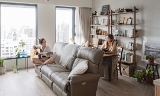 Căn hộ bình yên của 2 cô nàng độc thân chứng minh phụ nữ ở cùng nhau rất dễ 'chill'