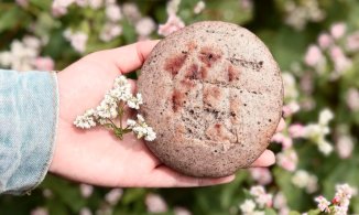 Bánh tam giác mạch, món bánh mềm xốp gắn liền với loài hoa nổi tiếng của cao nguyên đá Hà Giang