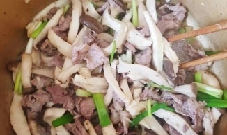 Cách làm nấm đùi gà xào thịt bò hao cơm, chỉ một món cũng để có bữa cơm ngon