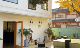 Ngôi nhà của Choi Woong trong “Our Beloved Summer”: Là quán cà phê cây xanh tuyệt đẹp