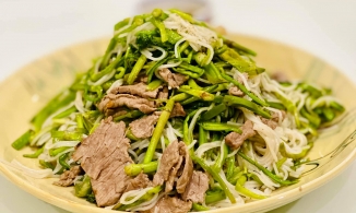 Bún xào rau cần, món ăn dân dã mà gắn liền với bậc vua chúa của vùng Cổ Loa