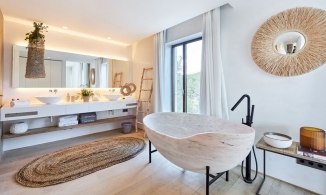 Chậu rửa mặt và bồn tắm bằng đá tự nhiên: 9 thiết kế mang lại vẻ ấn tượng cho phòng tắm