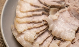 Thịt heo luộc vừa ngon vừa dễ làm, nhưng rất nhiều người mắc 5 sai lầm khi luộc thịt này