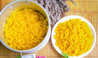 Xôi bjoóc phón, món xôi vàng rực trong mâm cỗ cúng Thanh Minh của người Cao Bằng