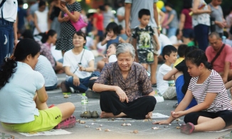 30/4 - 1/5 ở Hà Nội, chỉ cần ra ngay phố đi bộ Hồ Gươm là có 1001 trải nghiệm hay ho để vui chơi