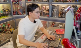 Nhà 'anh da nâu' Việt Hoàng: Căn hộ thông tầng, chỉ nhìn tủ trong phòng làm việc đã thấy giàu