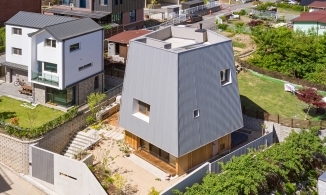 Ngôi nhà ngũ giác, tuy méo nhưng nên thơ và tiện nghi hết ý của cặp vợ chồng và 2 chú mèo