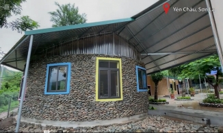 Ngôi trường xây bằng 80.000 viên sỏi tại Sơn La mềm mại như điệu múa khăn Piêu