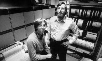 Bill Gates đã tạo ra đế chế Microsoft từ thất bại năm 17 tuổi như thế nào? 