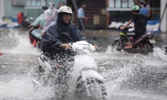 Bão số 5 suy yếu thành áp thấp nhiệt đới 