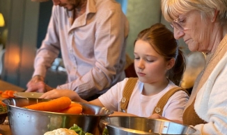 Con gái út nhà Beckham: 9 tuổi tự tay làm bữa sáng cho bố mẹ