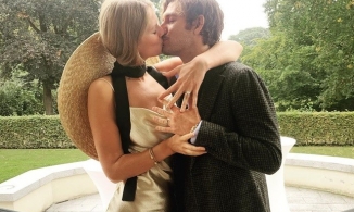 Siêu mẫu Victoria’s Secret Toni Garrn kết hôn