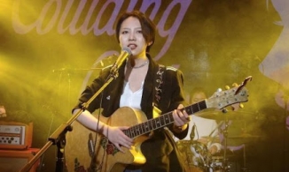 Phải hát sau cánh gà vì xấu, cô bé hồi đáp bằng màn lột xác sau 12 năm