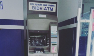 Hai tên cướp lành nghề mất 45 phút không phá nổi cây ATM của ngân hàng BIDV