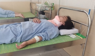 Nữ sinh lớp 8 ở Hà Nội bị bạn học đánh chấn thượng cột sống vì 'ngứa mắt'