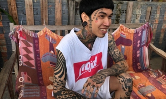 Nam rapper xăm kín mặt trở thành thí sinh đầu tiên vào chung kết Rap Việt