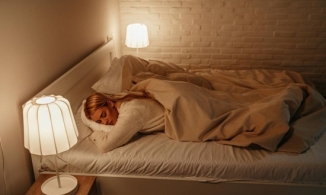 Ngủ trong ánh sáng có thể gây tăng cân