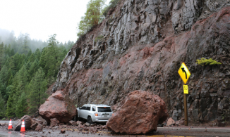 Vì sao lại xảy ra hiện tượng sạt lở đất?