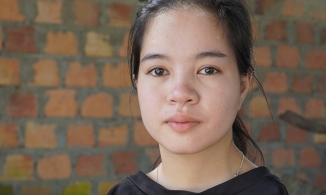 Cô gái Ê Đê cụt hai tay, cao 1m2 đã vào đại học với gương mặt thiên thần