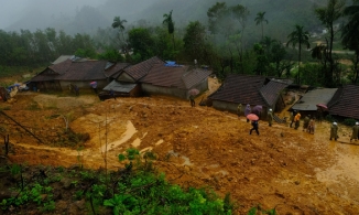 Quảng Ngãi: Cả làng bỏ chạy trong đêm khi cả quả núi nổ đùng đùng đổ xuống