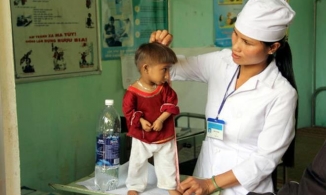 Hội chứng 'người lùn đầu chim' mà cậu bé K'Rể mắc phải và cách phòng tránh