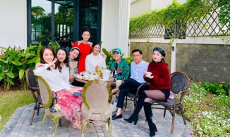 Quỳnh Nga - Việt Anh 'dính như sam' khi tụ tập thưởng trà cùng hội bạn thân