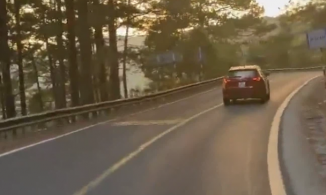 Đi du lịch cùng bạn trai của mẹ, con trai Lệ Quyên mượn tấm ảnh tỏ thái độ