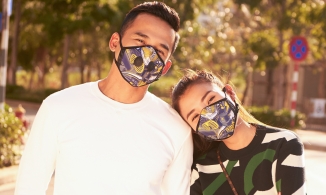 Vợ chồng Thúy Diễm - Lương Thế Thành bật mí cách phối đồ với khẩu trang