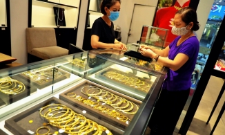 Giá vàng bất ngờ quay đầu giảm mạnh gần 1 triệu đồng/lượng sát ngày vía Thần Tài