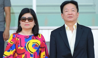 Mẹ chồng tương lai Đỗ Mỹ Linh hiếm hoi lộ diện: Phu nhân giàu có diện quần áo trăm nghìn