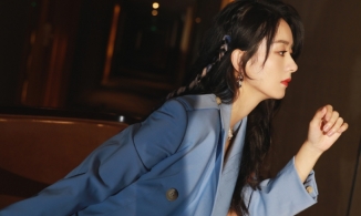 Triệu Lệ Dĩnh ngọt ngào, năng động trong trang phục xanh cá tính