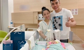 Lê Dương Bảo Lâm khoe gương mặt xinh xắn của con gái vài ngày tuổi