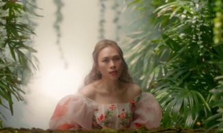 Diện 15 bộ trang phục trong MV mới, Mỹ Tâm lên Top Trending