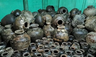 Campuchia bắt giữ người đàn ông Việt Nam sở hữu 281 bình cổ