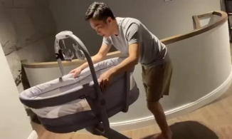 Nửa đêm, Cường Đô La dong xe nổi dỗ con ngủ