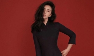 Nhiếp ảnh gia Trung Quốc mặc thiết kế giống áo dài Việt gây tranh cãi