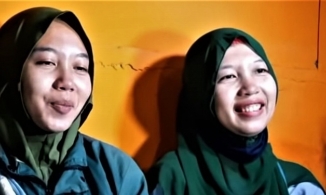 Indonesia: Cặp song sinh đoàn tụ sau hơn 20 năm thất lạc nhờ TikTok