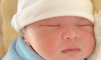 Á hậu Thuý Vân lần đầu khoe cận mặt con trai đầu lòng và cái tên lạ