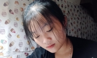 Nữ sinh Quảng Nam ăn mì tôm cứu trợ thay cơm vì ước mơ được đi học